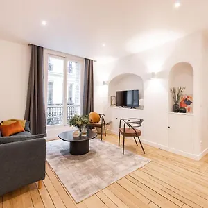 And Renovated Parisian Apartment, 6-7 Guests Apartment